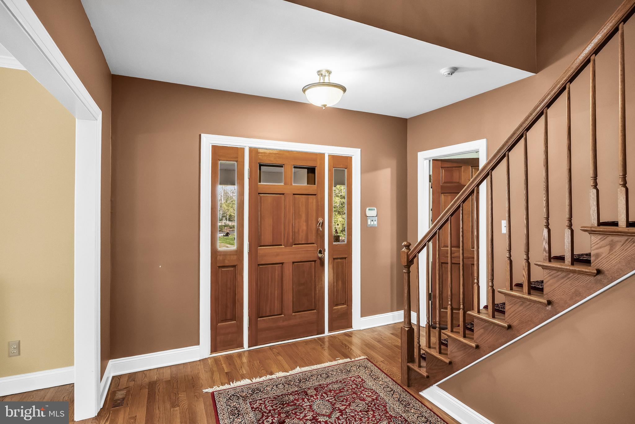 3 S LAKESIDE DRIVE W