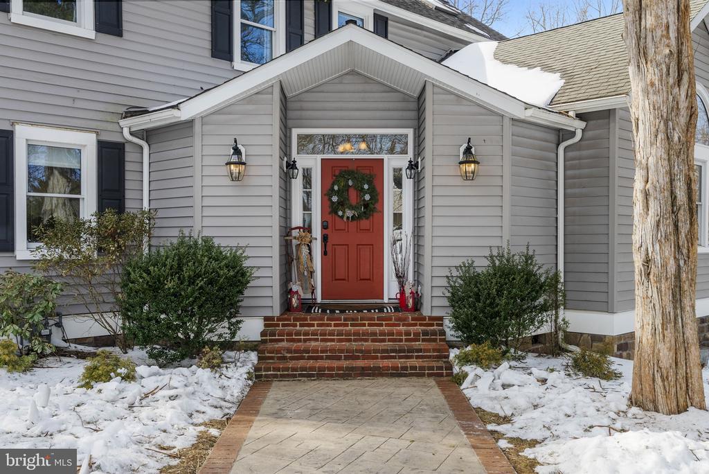 611 NEW ALBANY ROAD