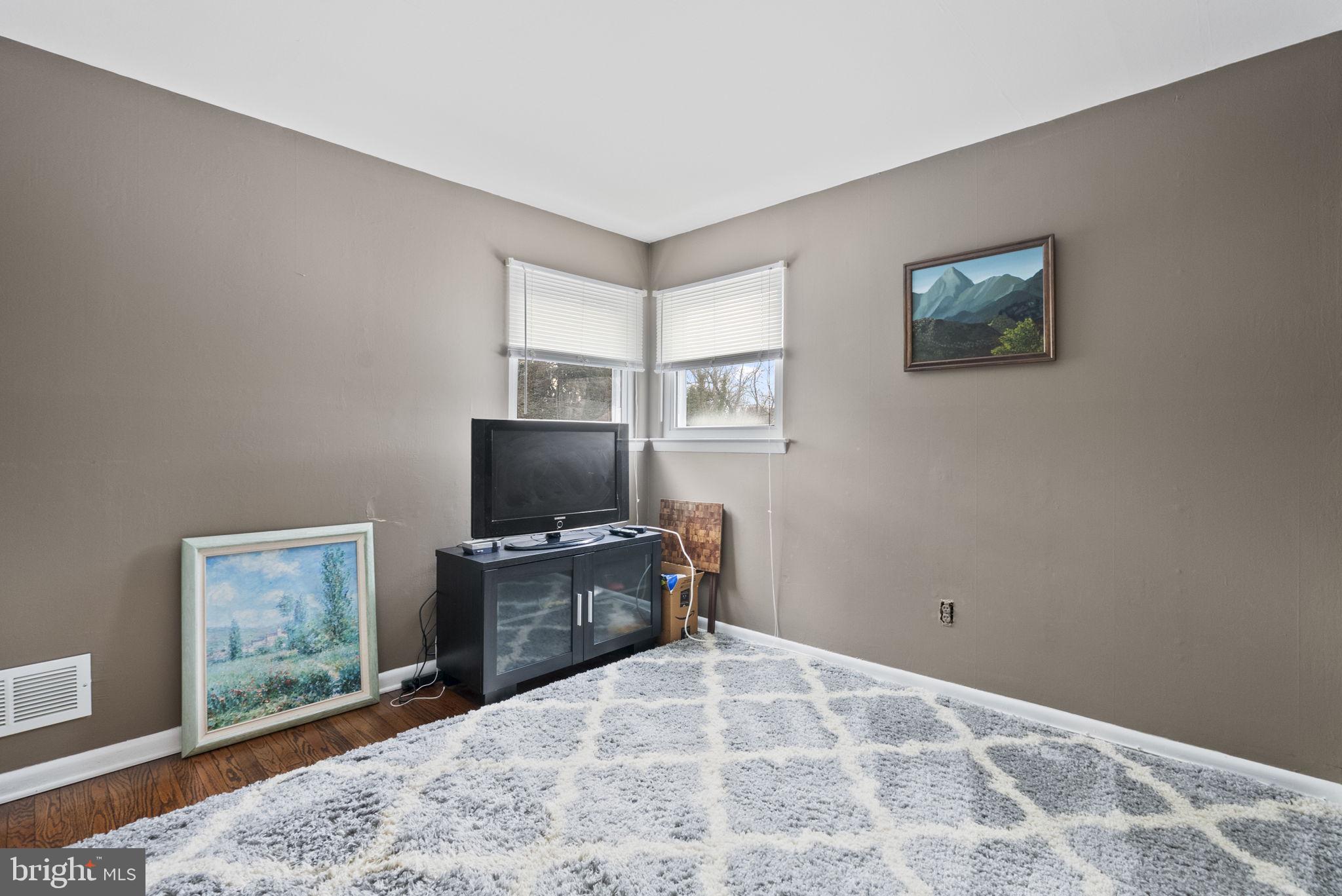 17 VALLEY FORGE COURT