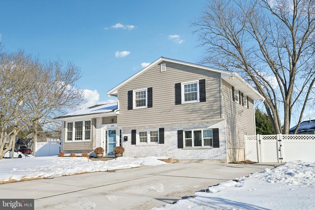 224 TEAL LANE