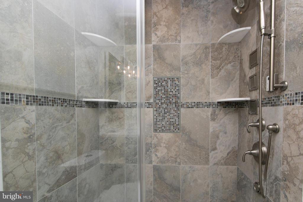 3 ALDWORTH COURT