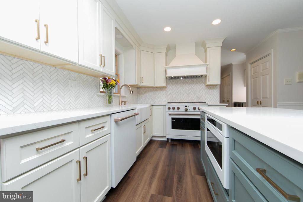3 ALDWORTH COURT
