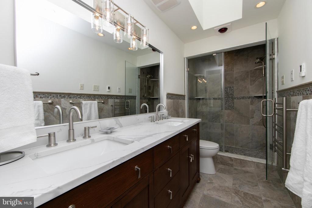 3 ALDWORTH COURT