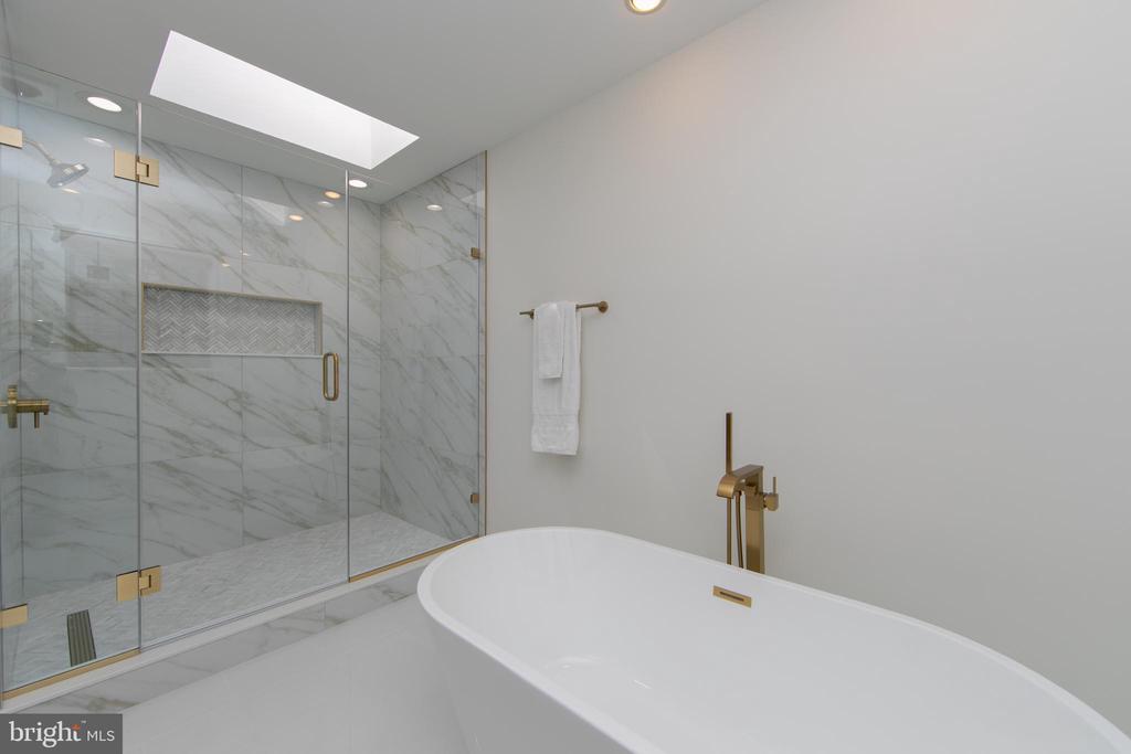 3 ALDWORTH COURT