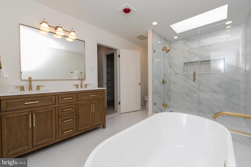 3 ALDWORTH COURT