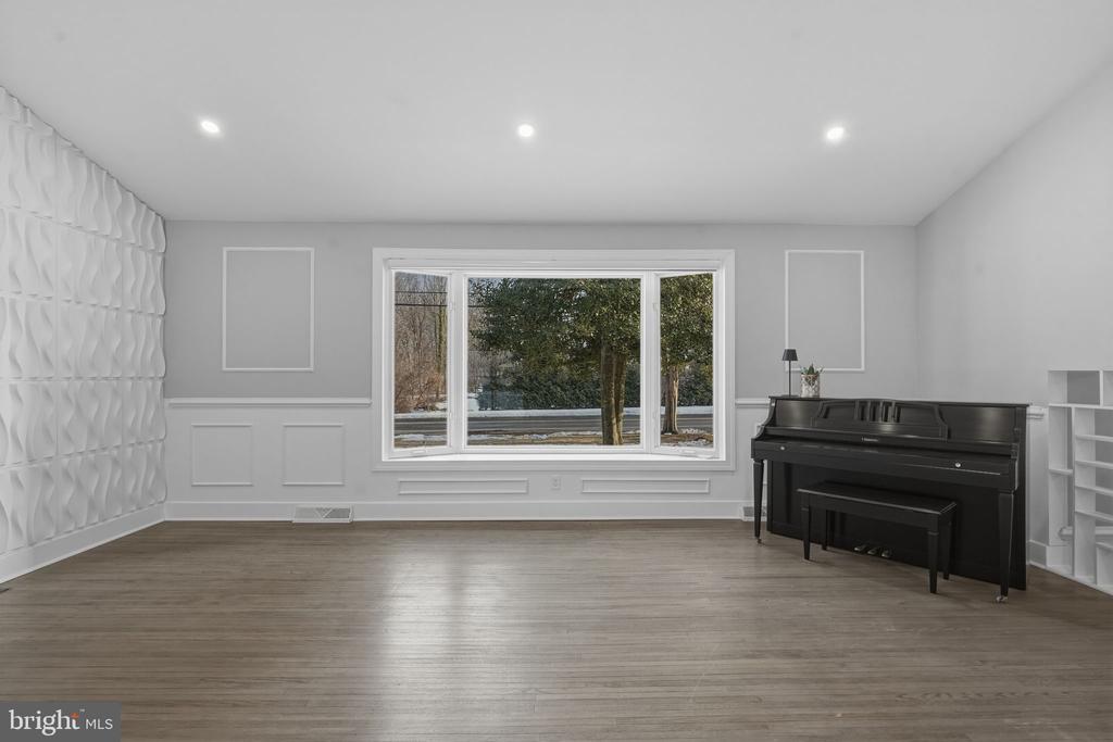 323 PARRY ROAD