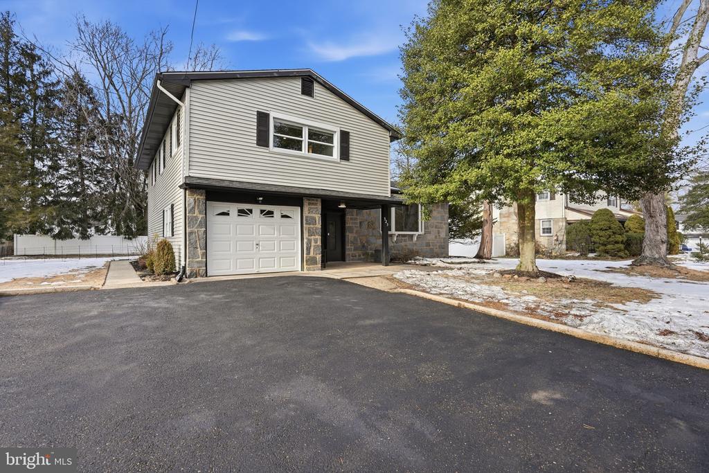 323 PARRY ROAD