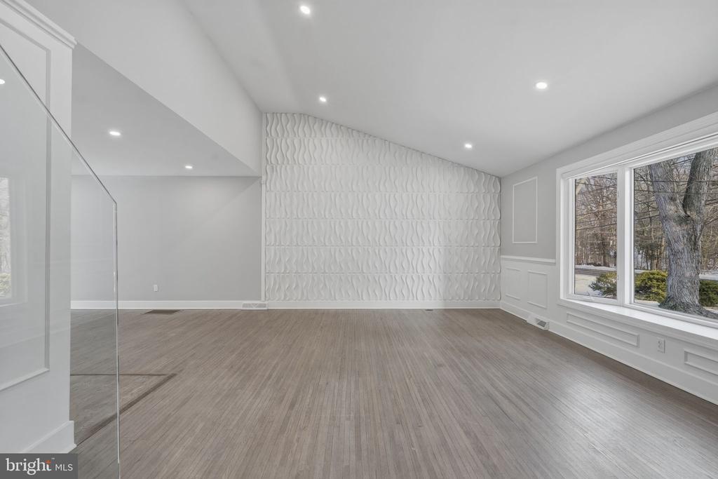 323 PARRY ROAD