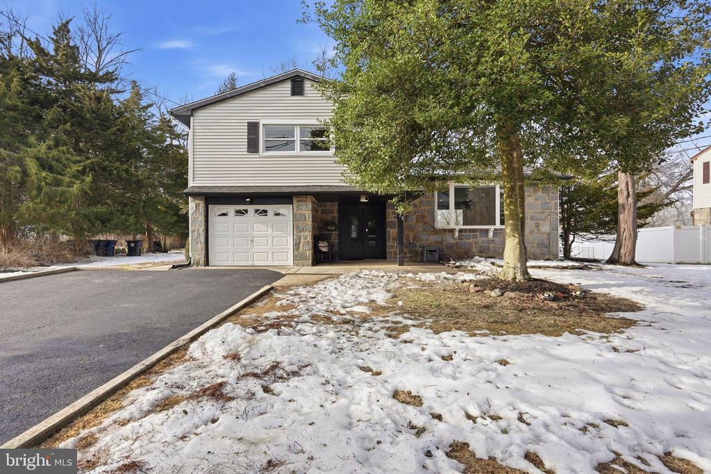 323 PARRY ROAD