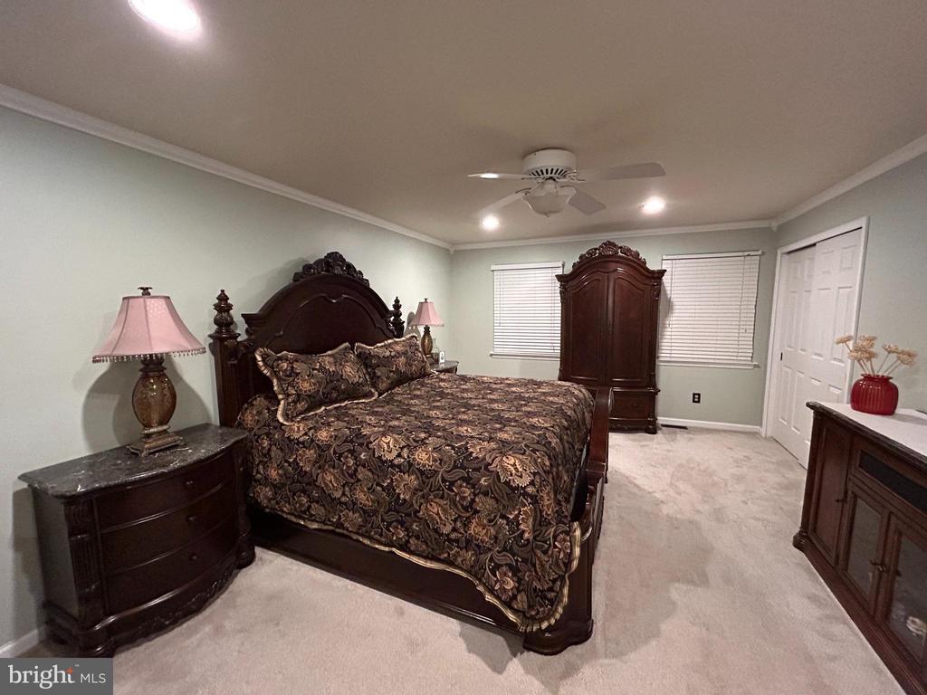 9 WETHERSFIELD DRIVE