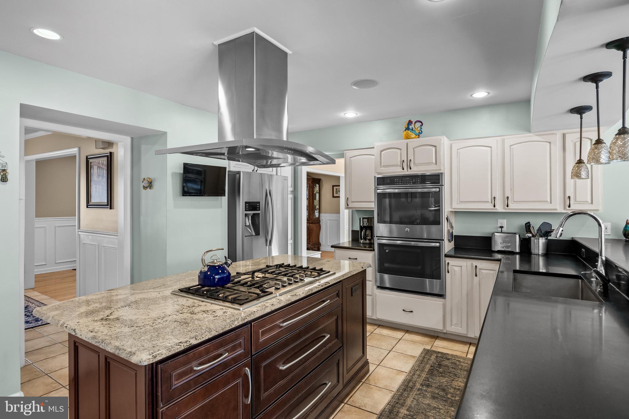 9 WETHERSFIELD DRIVE