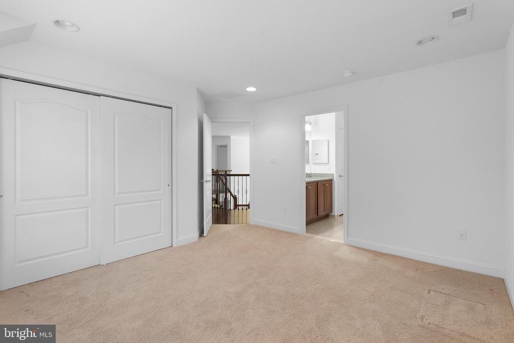 9 FOXCROFT WAY