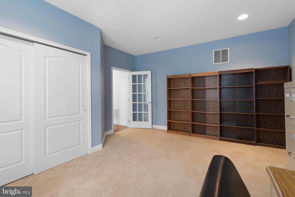 9 FOXCROFT WAY
