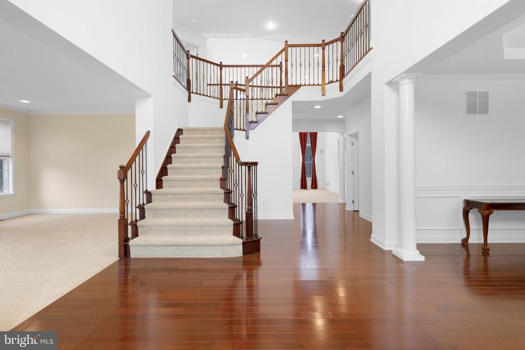 9 FOXCROFT WAY