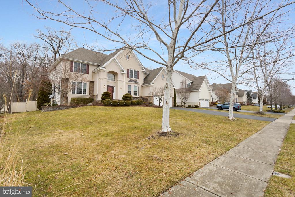 9 FOXCROFT WAY