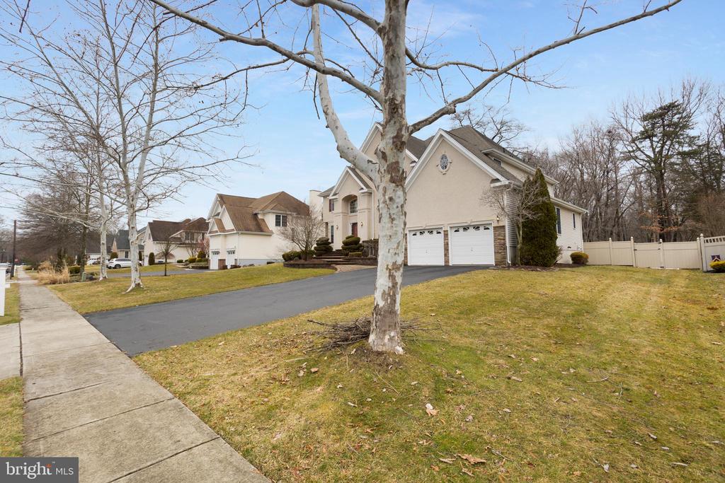 9 FOXCROFT WAY
