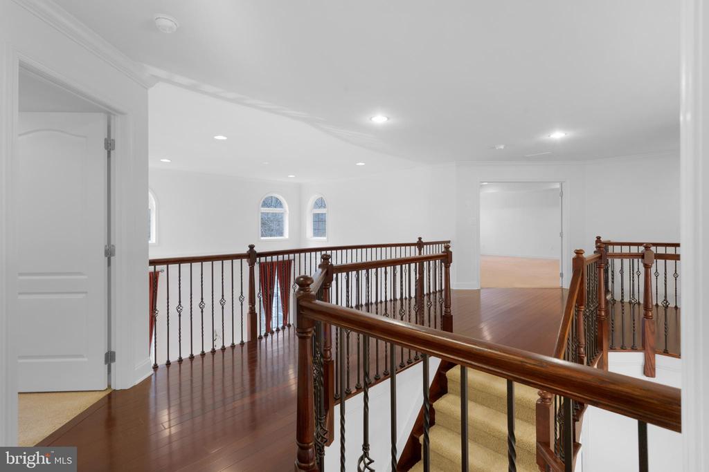 9 FOXCROFT WAY