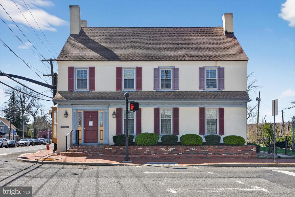 1 W MAIN STREET