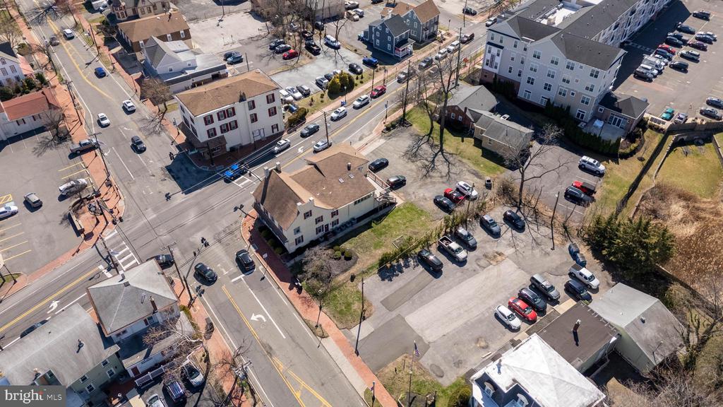 1 W MAIN STREET