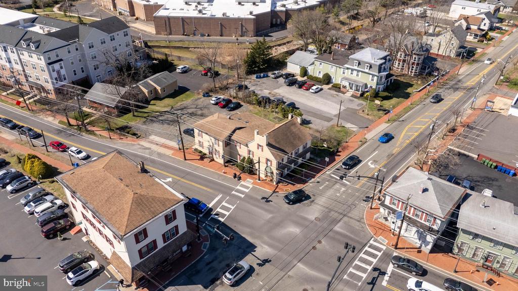 1 W MAIN STREET