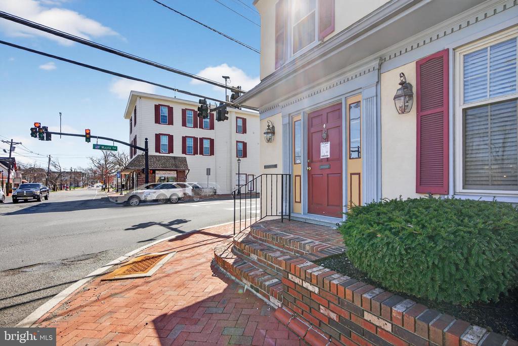 1 W MAIN STREET