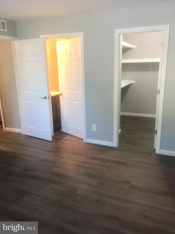 1609 WOODHOLLOW DRIVE
