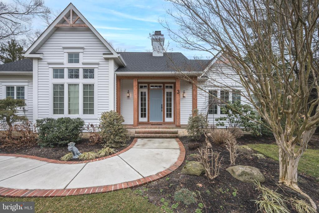 3 SCHOOLHOUSE DRIVE
