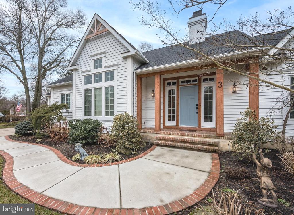 3 SCHOOLHOUSE DRIVE
