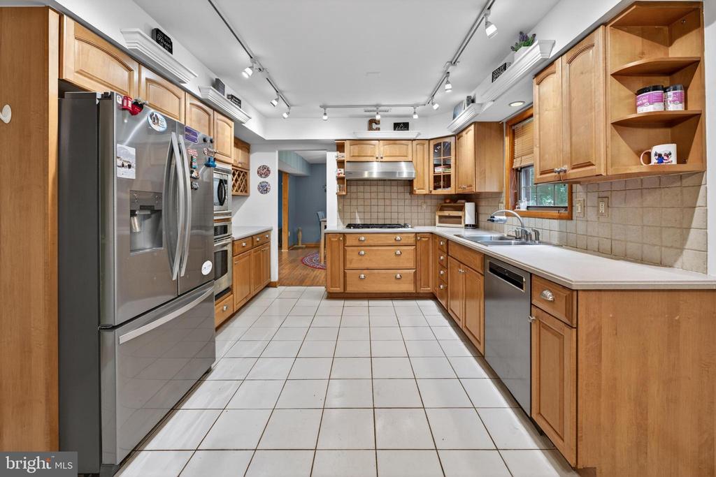3 MEADOWRUE DRIVE