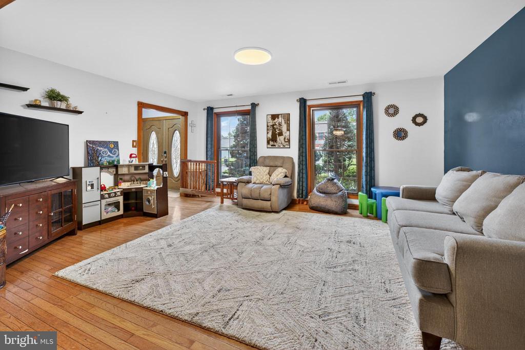 3 MEADOWRUE DRIVE