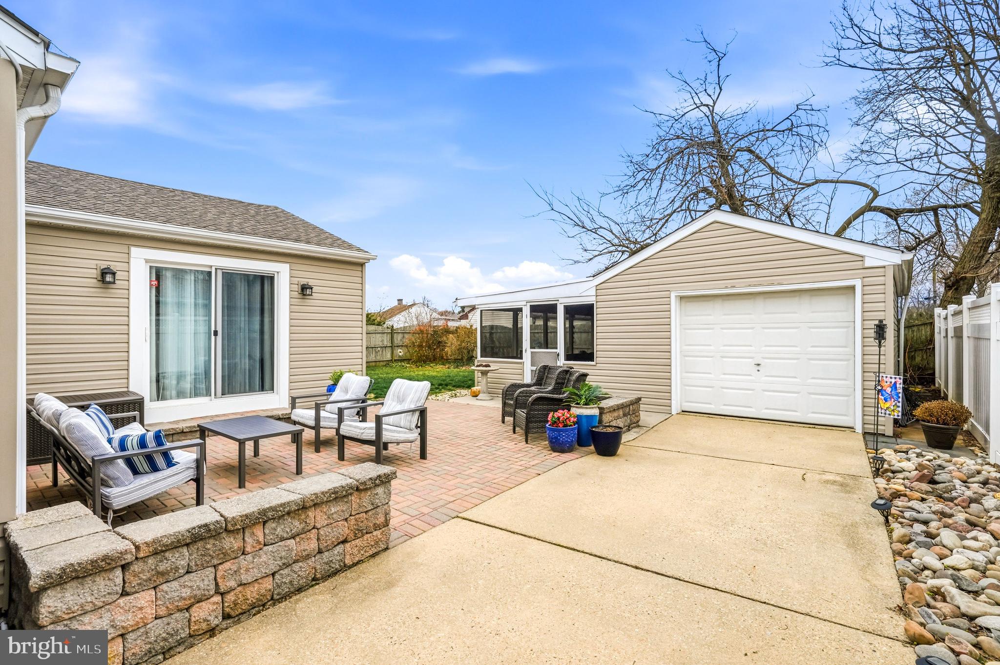 6 WOODBINE AVENUE