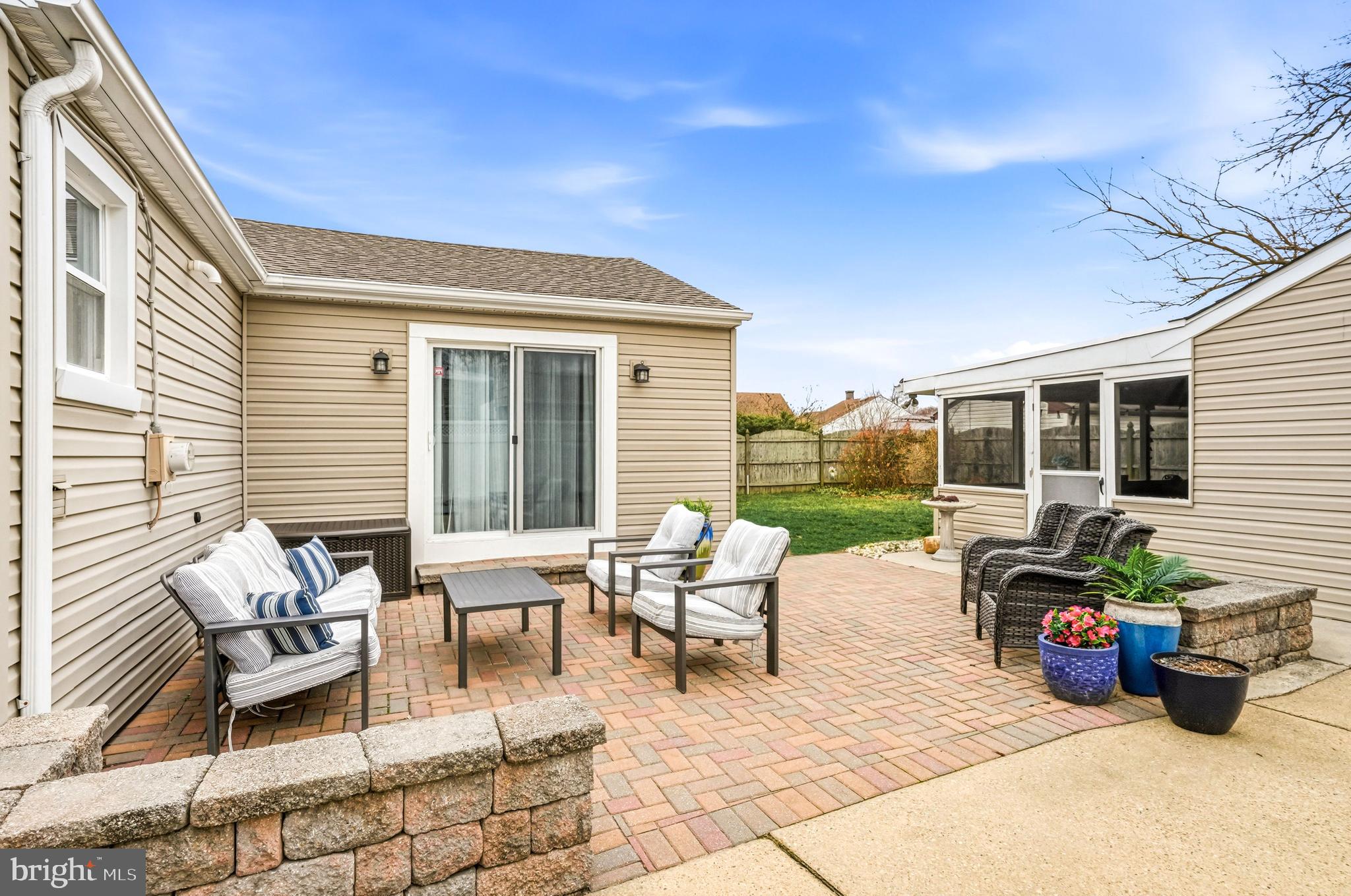 6 WOODBINE AVENUE