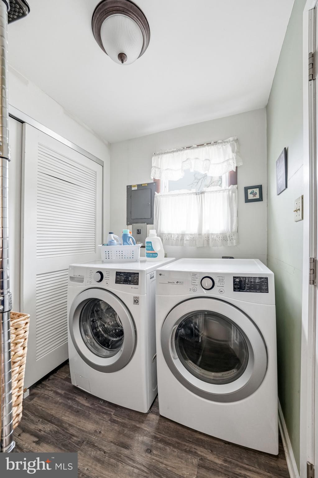 6 WOODBINE AVENUE