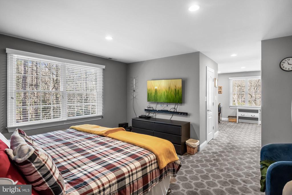 7 SHEFFIELD COURT