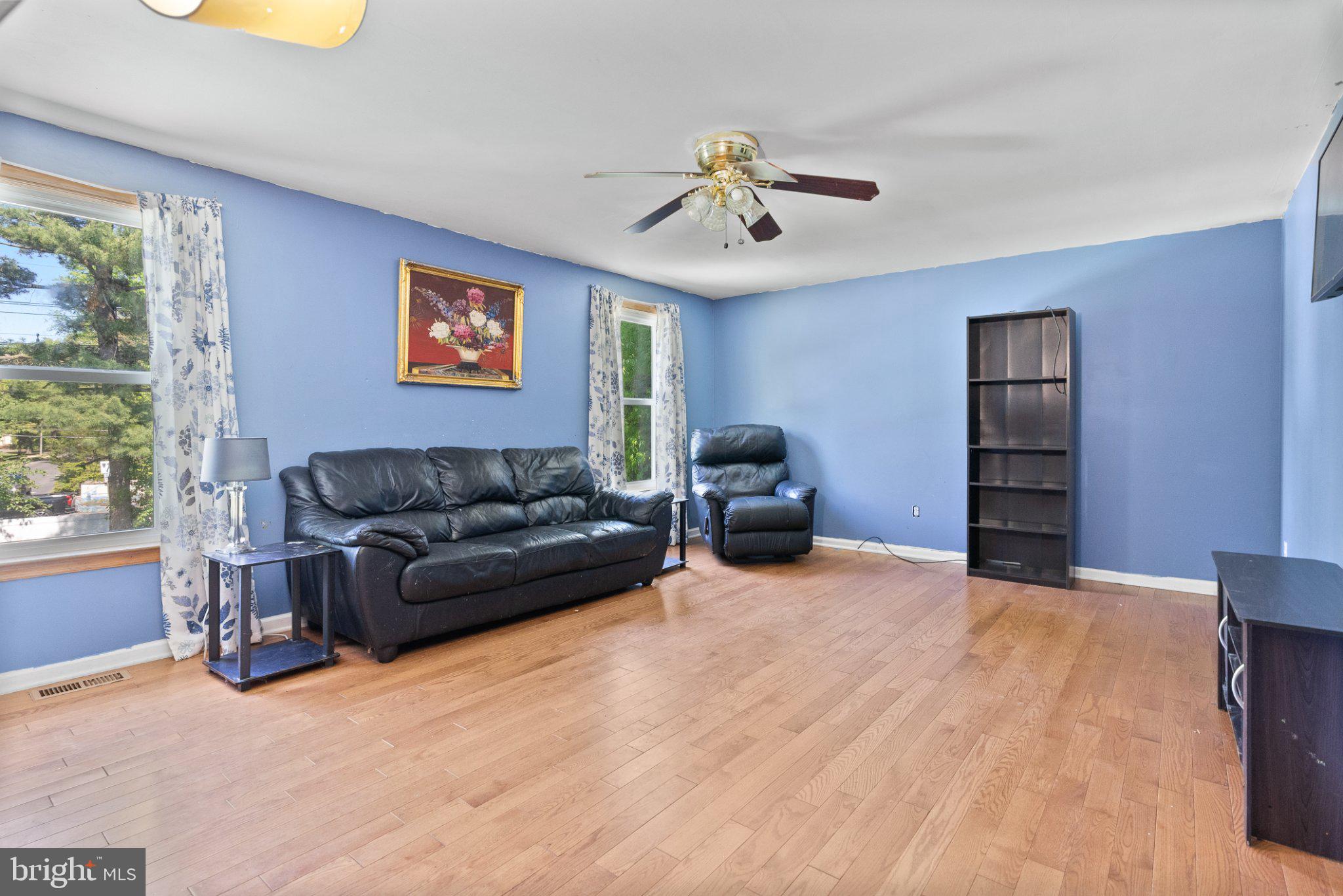 112 WILLIAMSBURG WAY