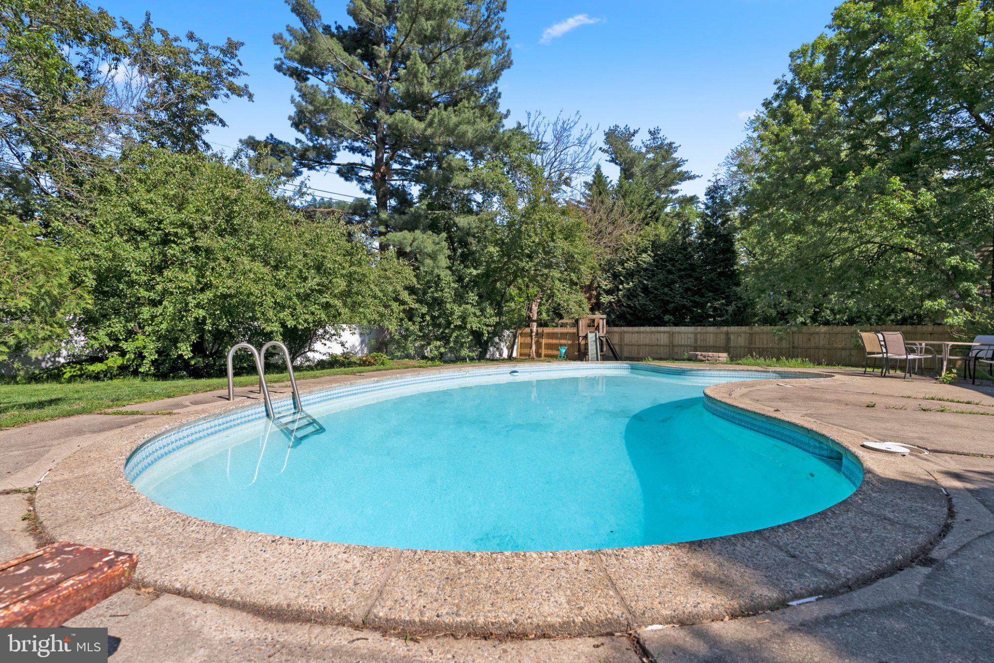 112 WILLIAMSBURG WAY