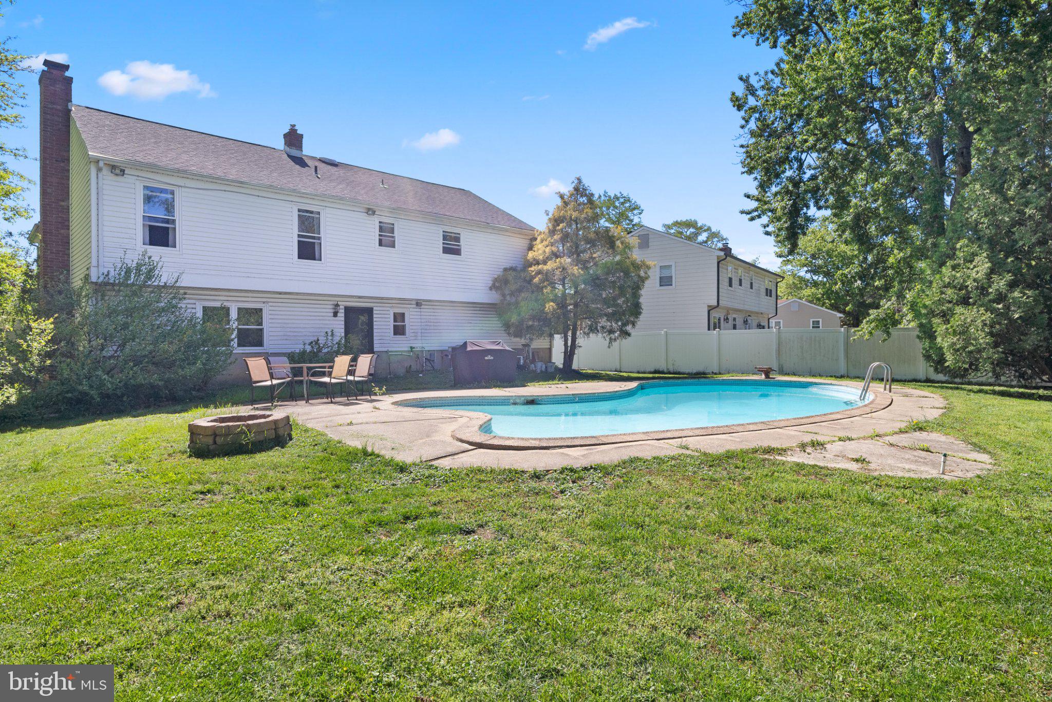 112 WILLIAMSBURG WAY