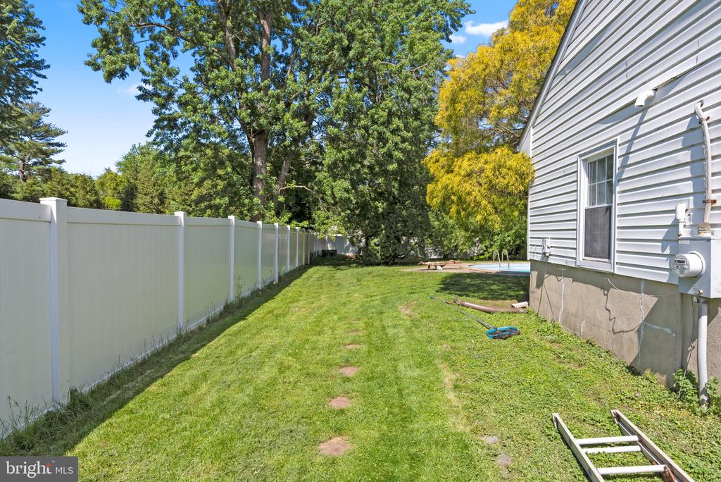 112 WILLIAMSBURG WAY