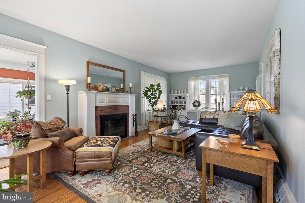 429 E 2ND STREET