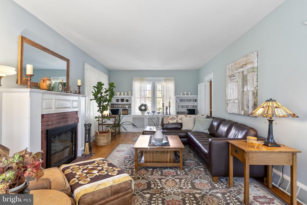 429 E 2ND STREET