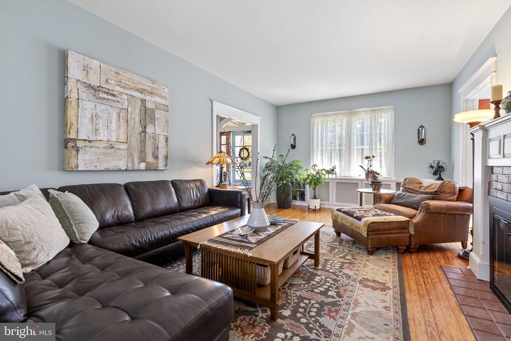 429 E 2ND STREET