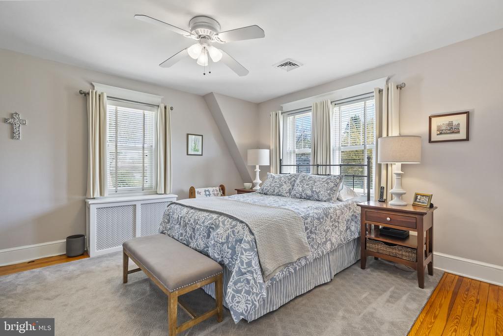 429 E 2ND STREET