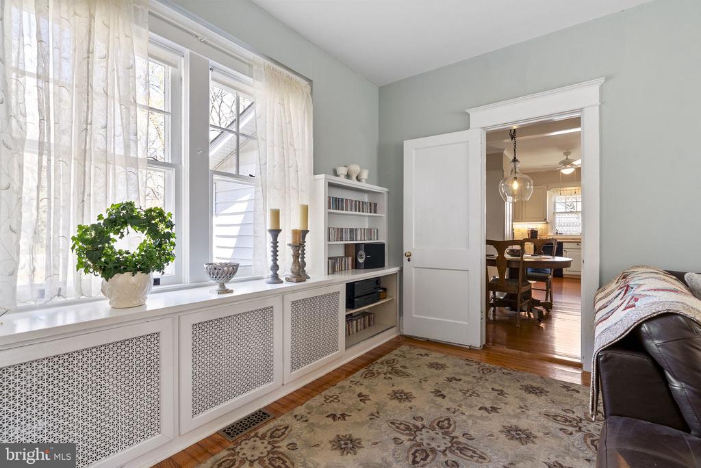 429 E 2ND STREET