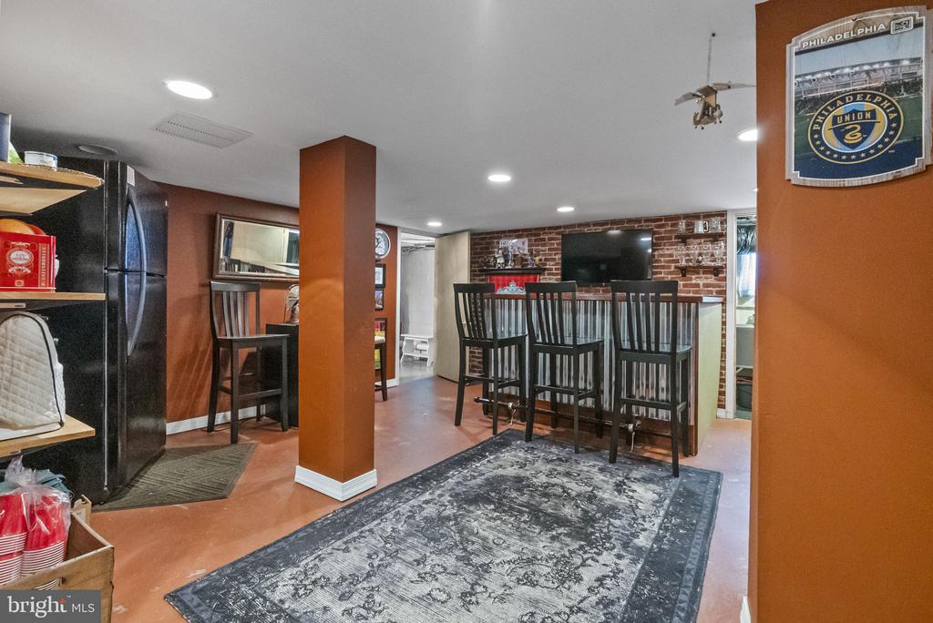 429 E 2ND STREET