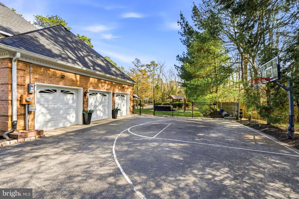 2 TEABERRY DRIVE