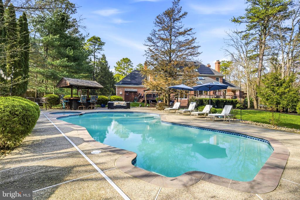 2 TEABERRY DRIVE