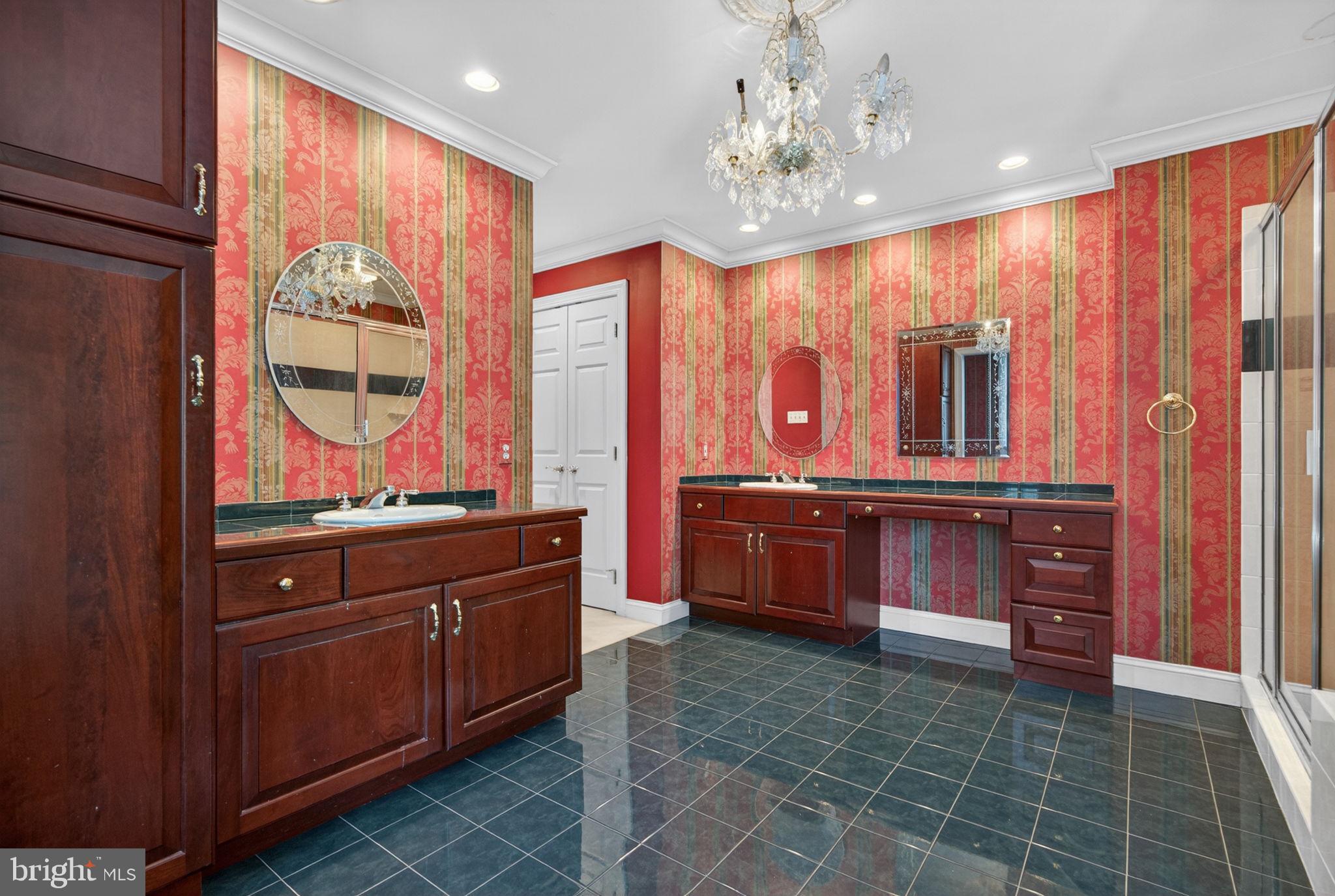 9 CLIFF SWALLOW DRIVE