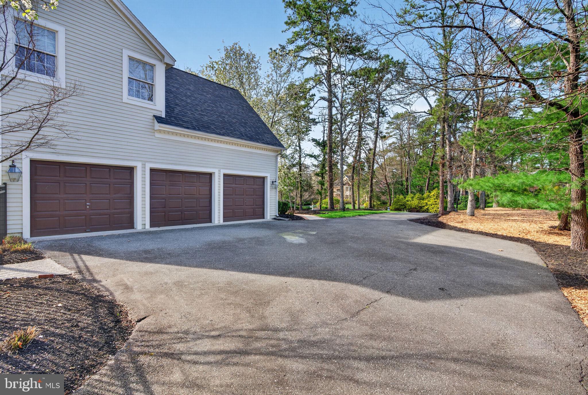 9 CLIFF SWALLOW DRIVE