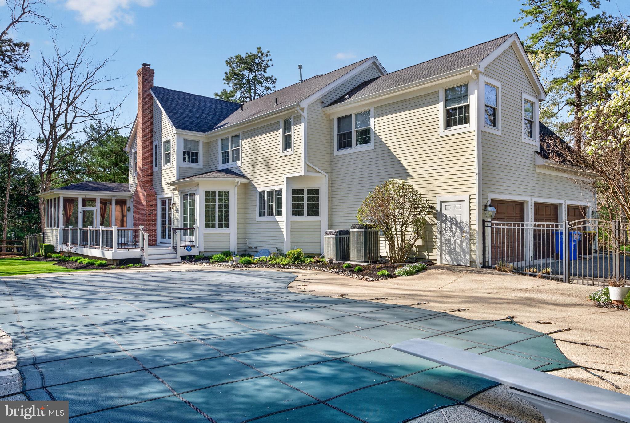 9 CLIFF SWALLOW DRIVE