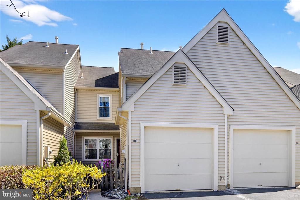 100 WOODLAKE DRIVE